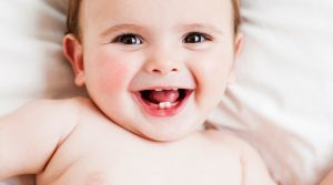 درآمدن دندان های شیری کودک