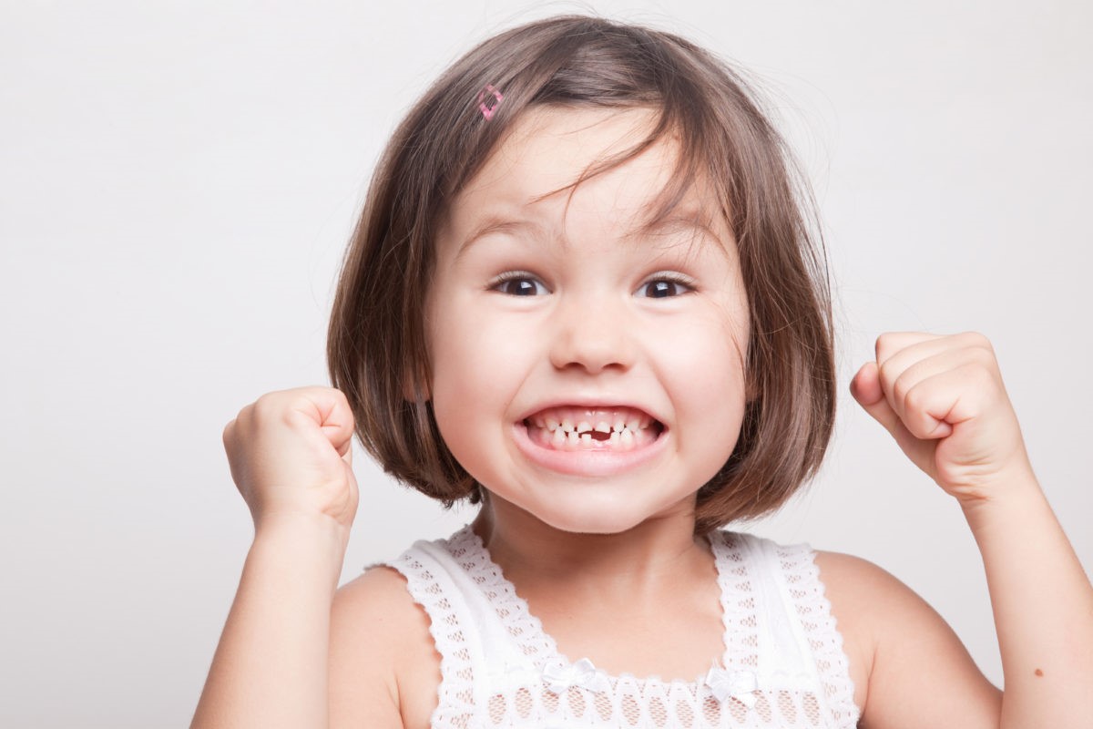 جلوگیری از کج شدن دندان کودکان