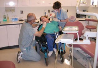 مراقبت دندانی کودکان معلول
